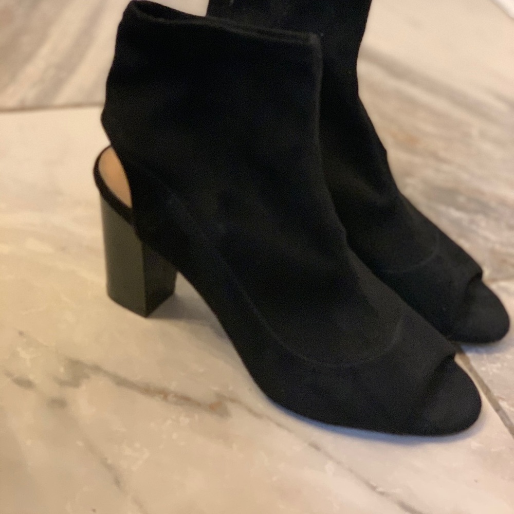Chunky heel bootie